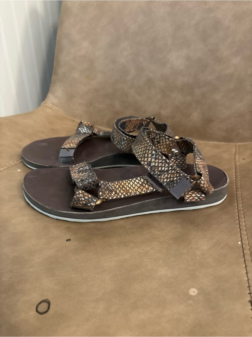 Teva gray snakeskin sprit strappy outdoor sandals shoes size 6